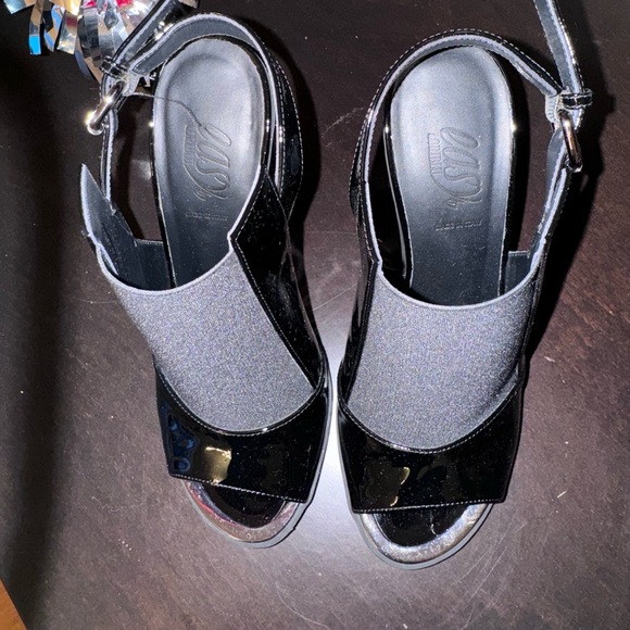 Shoes - Picture 2 of 4